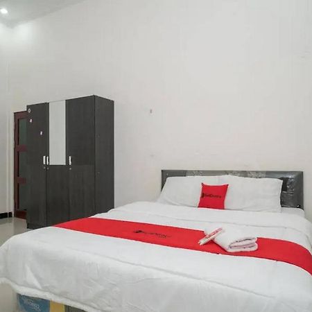 Hotel Reddoorz Syariah Near Syamsudin Noor Airport 4 Banjarbaru Esterno foto