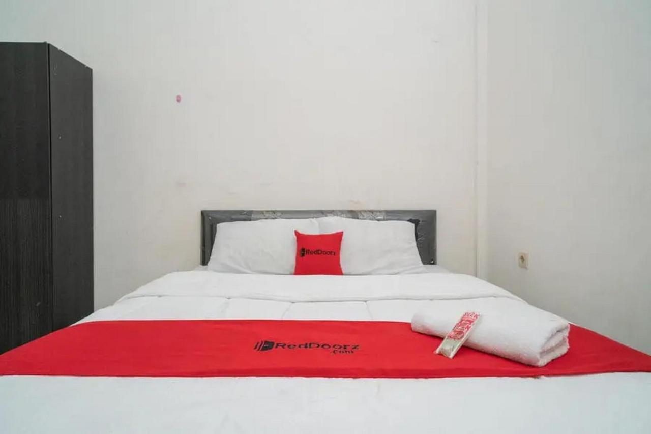 Hotel Reddoorz Syariah Near Syamsudin Noor Airport 4 Banjarbaru Esterno foto